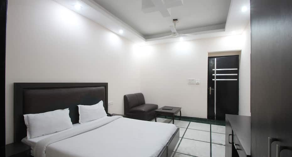 TG Rooms Ajmal Khan Road, New Delhi 1